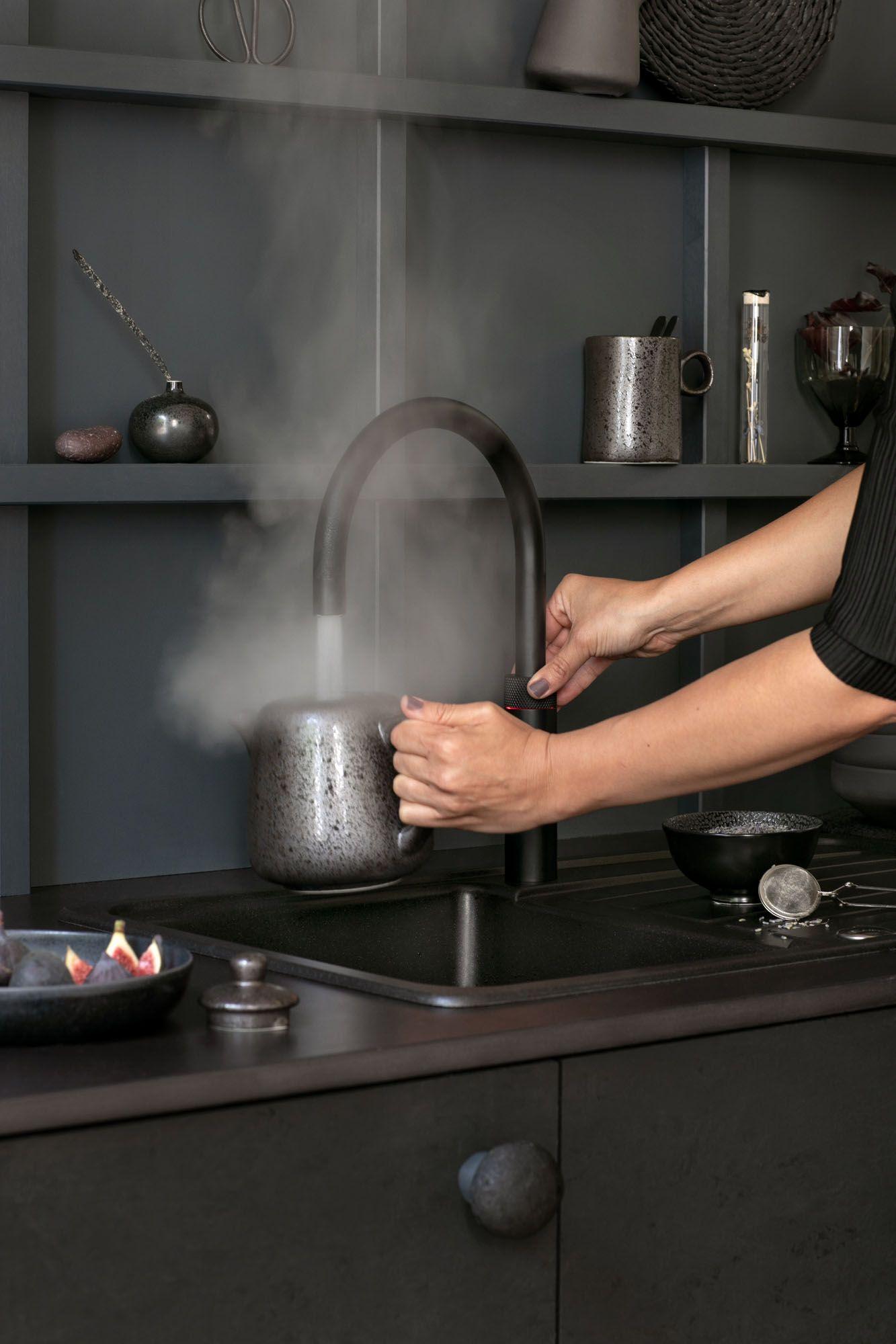 6.4 Fusion Round Black Teetasse.jpg
