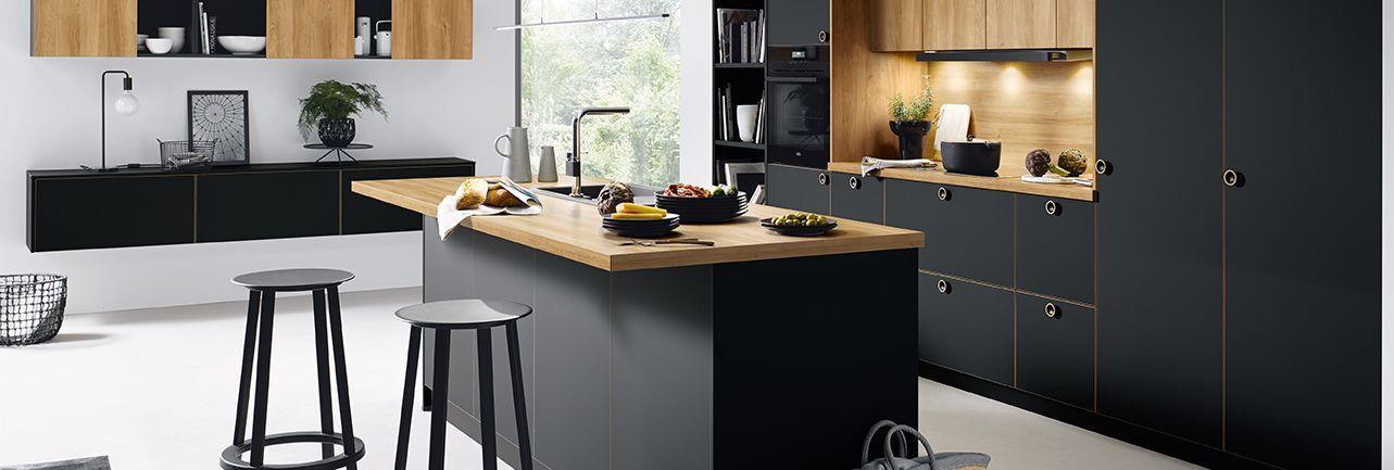 Schüller Küche minimalistisch mit Eckspüle