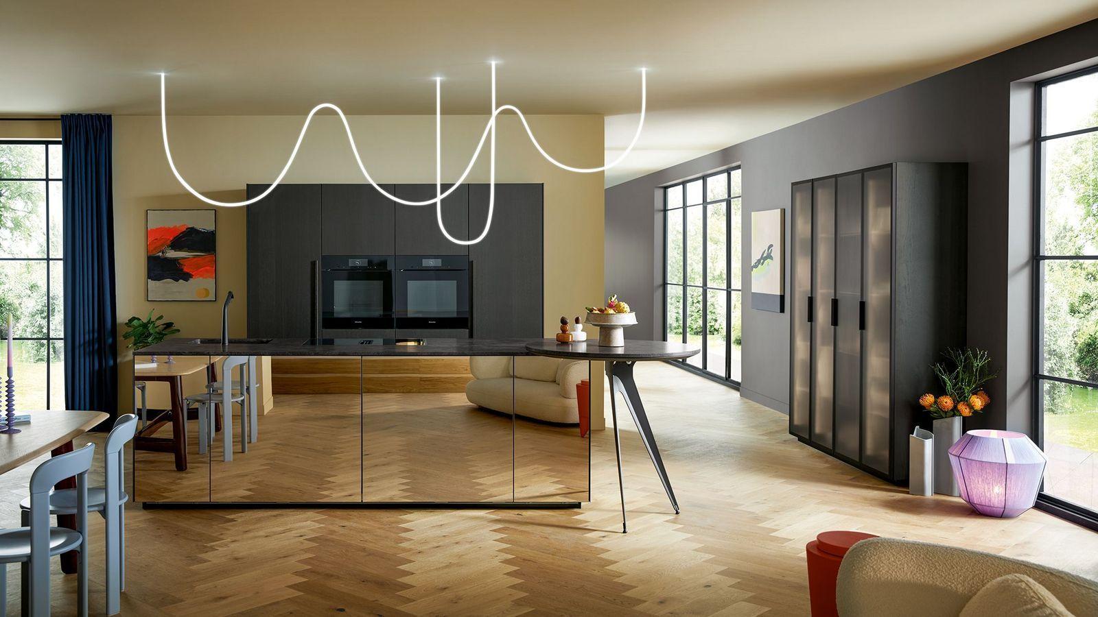 Moderne Küche mit Eckspüle